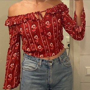 HM blommig off-shoulder topp - Strl 38, aldrig använd