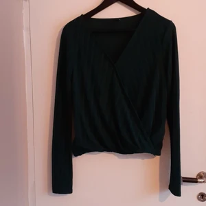 GINATRICOT BLUS STRL M - GINATRICOT BLUS STRL M, hel & fin. Djur & rökfritt hem