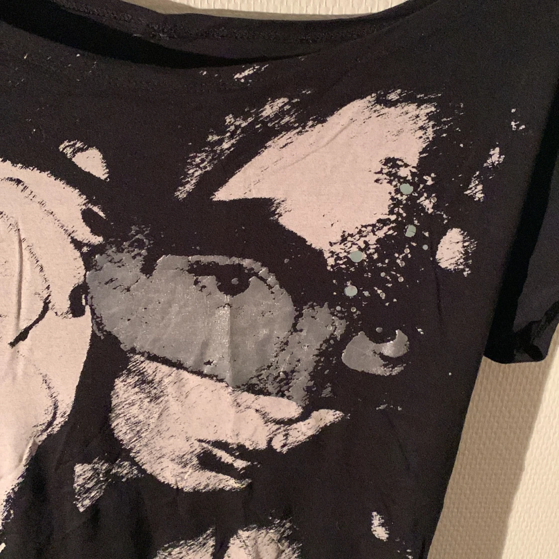 Svart T-Shirt med coolt tryck - 90