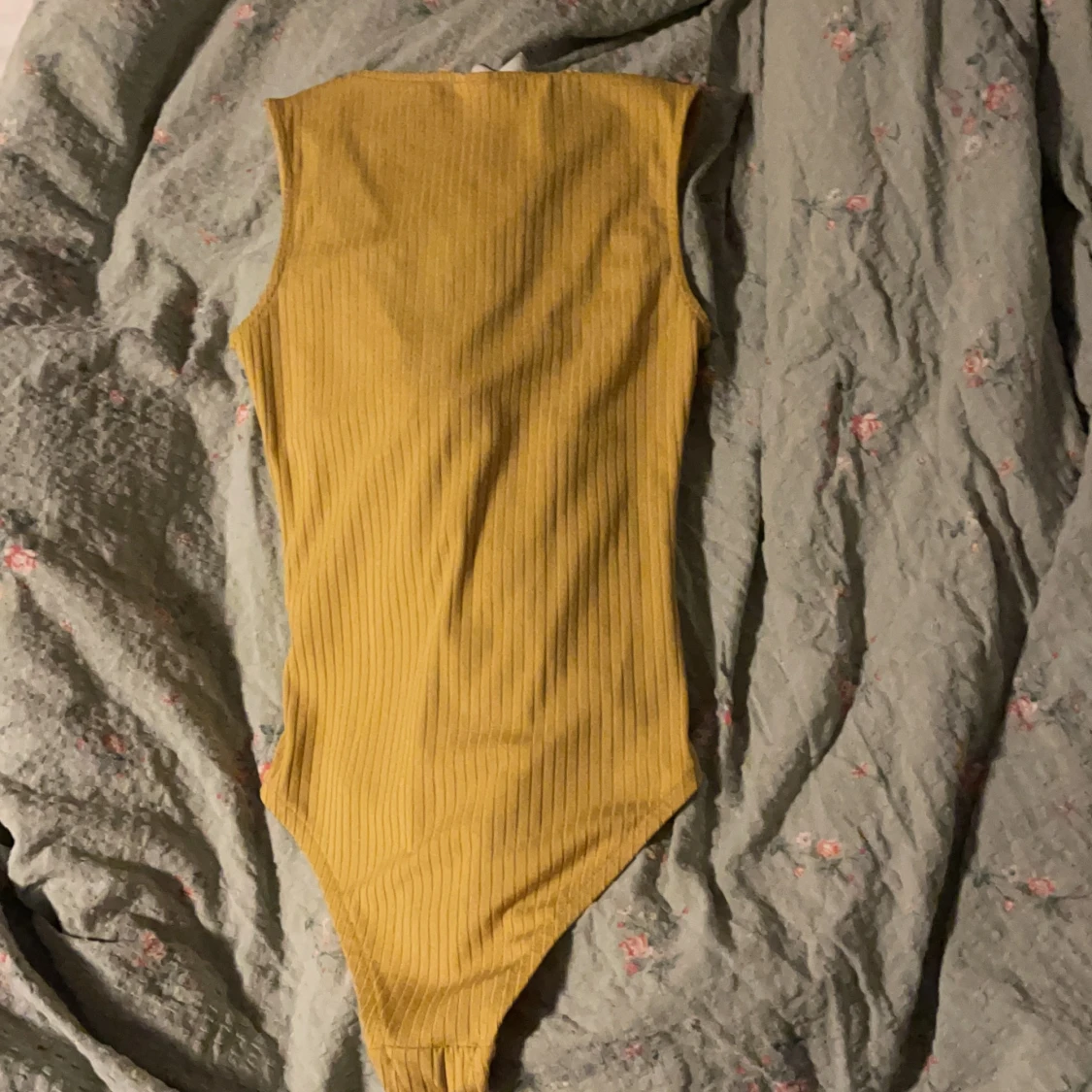 Gul body från HM i storlek xs - 91