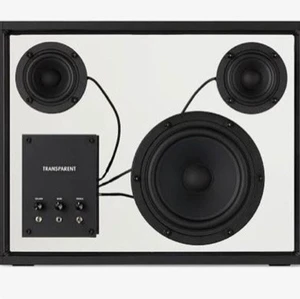 Nya Lyxhögtalare från konkurs!  - ransparent speaker – Black Cables från Transparens Sound är en högtalare som utmanar relationen mellan teknik och inredning. Den är ett bevis på att avancerad teknik kan vara vackert. Högtalaren har en stomme av aluminium och paneler av härdat glas vilket ger ett lika modern som unikt formspråk. Samtliga detaljer som upplevs onödiga eller överflödiga har reducerats vilket resulterar i en högtalare som är både elegant och funktionalistisk. Transparent Speaker – Black Cables  nypriset låg på 18000