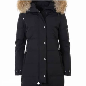 Hollies Subway - Säljer min gamla Hollies Subway för att ja köpt en ny, därav billigt pris kan även tänka mig byta mot någon jacka. Inga hål/fel förutom att jackan är solblekt då ja haft den länge. Äkta päls, Strl 32, passar även vanlig S. 