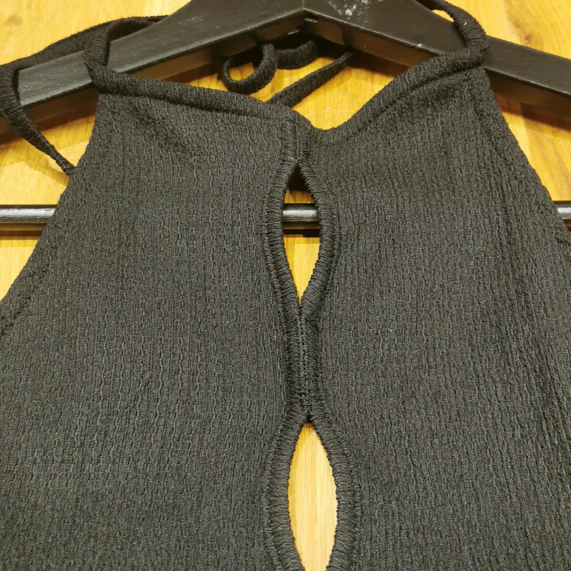 Halterneck cutout top - 90