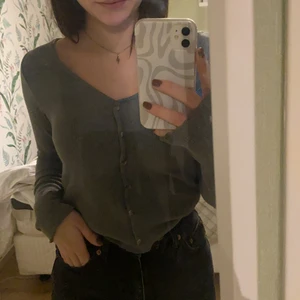 Tröja - Säljer dena gråa tröja i storlek S från only🤍🖤