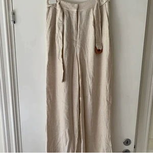 Linnebyxor  - superfina och trendiga linnebyxor från nakd! storlek 38 men passar mig som är 36 perfekt! aldrig använda.