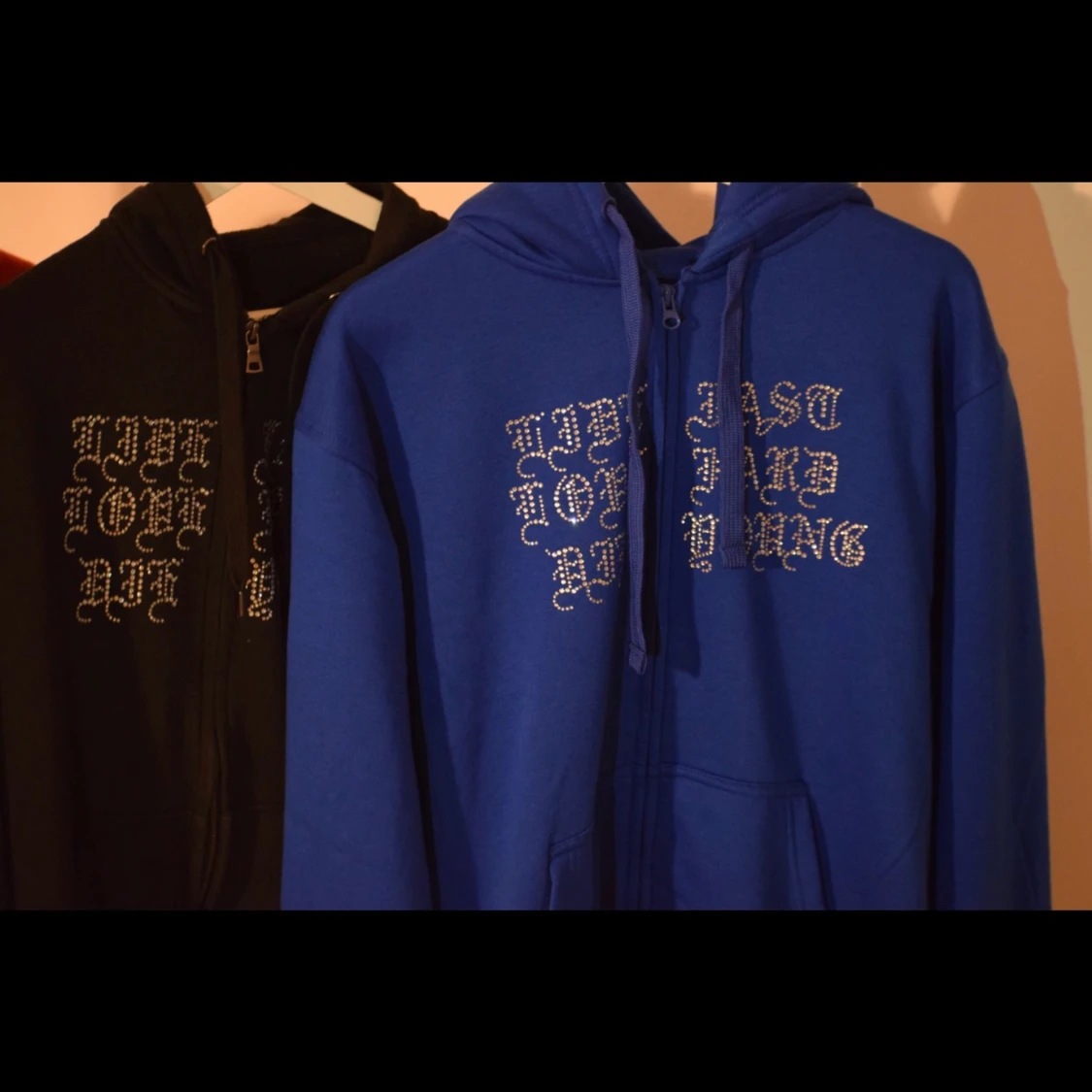 Blå rhinestone hoodie - 91