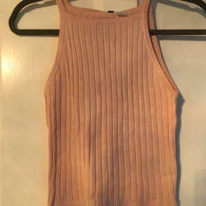 Croptop strl S - Rosa croptop från HM, storlek S.