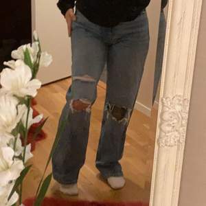 Jätte fina vida jeans ifrån Gina tricot använde endast två gånger eftersom dem är för långa för mig som är 156.Dem är i storlek 36