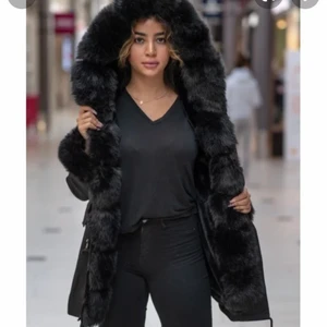 Fatima parka strl S - Säljer min vinterjacka, köpte den förra året men endast använt den 2 gånger!! 