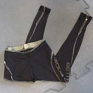 Better Bodies svart camo tights xs/s låga låg midja camoflauge  - Sköna mjuka träningstights i st xs, låga i midjan. Samfrakt!