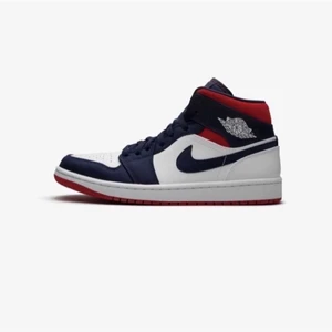 jordans - storlek 38. använd max 2 gånger, och köpta på stadiumgoods i usa, pris går att diskuteras