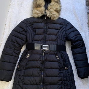 L - Jag har köpt från GAROFF butik jag själs den jacka för att bli köpt en ny jacka från min man jag användat ett år ingen sönder 