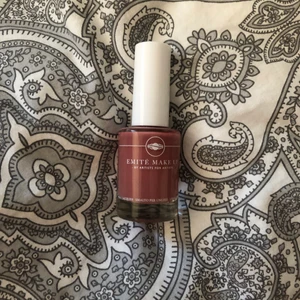 Nagellack  - Rosa nagellack från depend. Fick i glossybox i våras. Helt oanvänd! Frakt tillkommer på 14kr