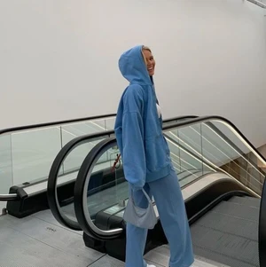 Ljusblå brandy kofta - Ljusblå brandy melville kofta🥰🥰 köparen står för frakten❣️