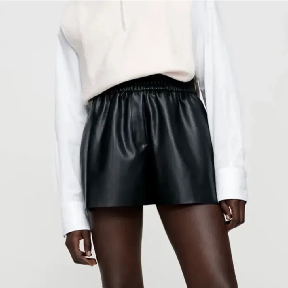 Shorts från zara, strl. M men passar även S💓 oanvända! Köpare står för frakt. Shorts.