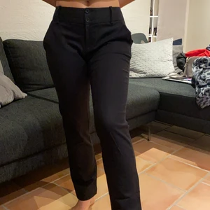 Kostymbyxor  - Kostymbyxor från Calvin klein, storlek 38