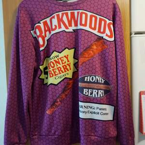 Honey Berry Backwoods tröja samt byxor, fint skick. Stl XL, men är mer som L. Nypris 900kr.