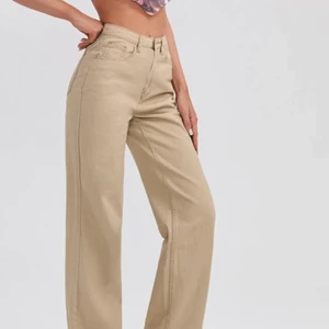 Helt nya byxor XS  34-36  - Säljer mina fina och trendiga byxor. Dom är aldrig använda. St. XS  34-36   Älskar dom men tyvärr passar inte.  Pris = 150 kr.  Dom är från SHEIN men dom är i super bra kvalitet. 