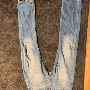 Levis 501 Straight Leg - 31-32. Bra skick. 