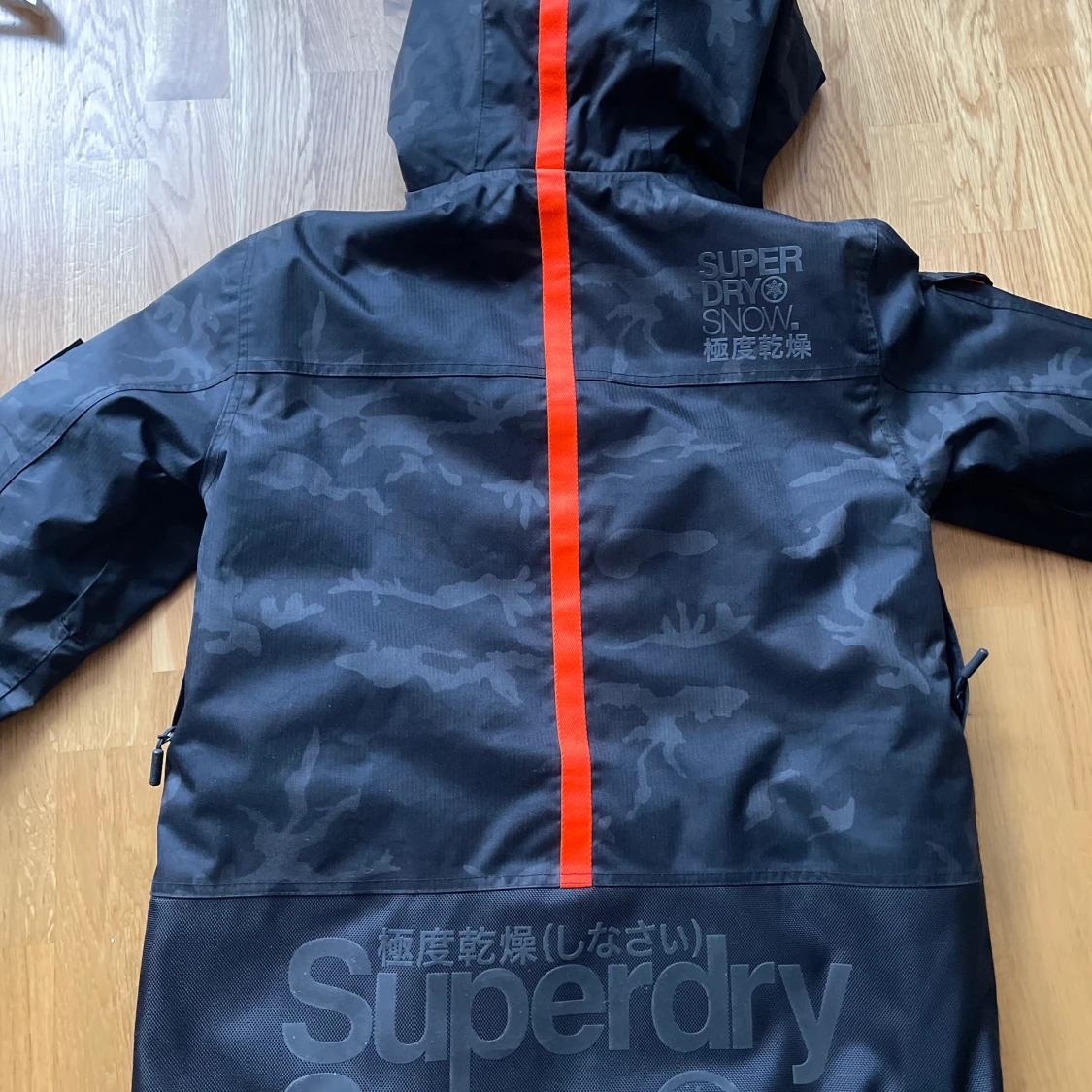 Superdry Snow Jacket L  - 90