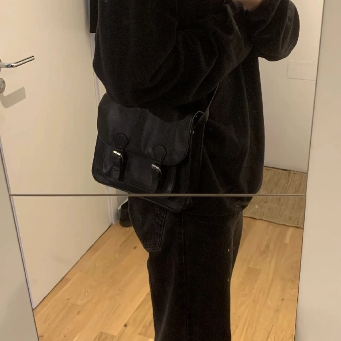 Svart axelväska - 90