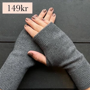 Torgvantar - Säljer torgvantar i 3 olika färger, brun, begie och vit🤍 De är gjorda av 100% ull och säljs för 149kr styck💕 skriv om du har några frågor!!💗💗 