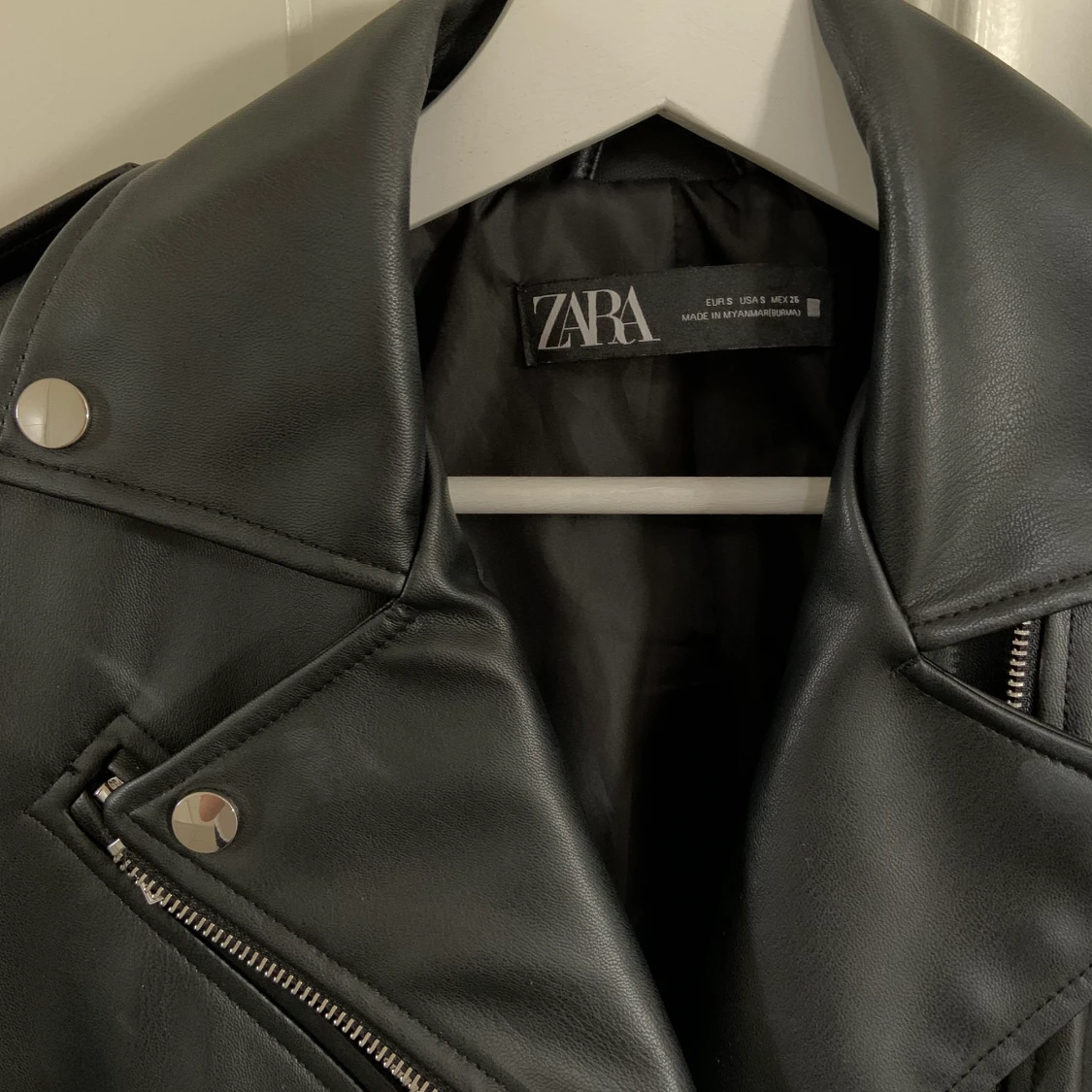 Svart snygg skinnjacka  - 91