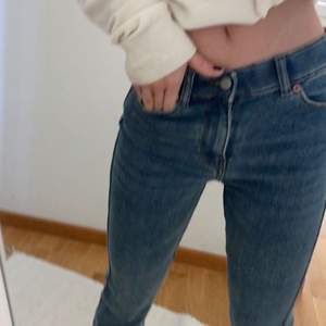 Lågmidjade jeans från DR.DENIM, aldrig kommit till användning💕