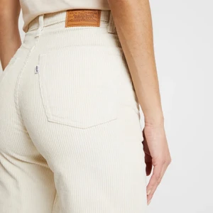 Levis Ribcage Straight jeans - Levis jeans i W27 L27 i manchester som är i fint skick, använda nån gång!! Skriv till mig för fler bilder eller frågor!!! Nypris 1199kr💙