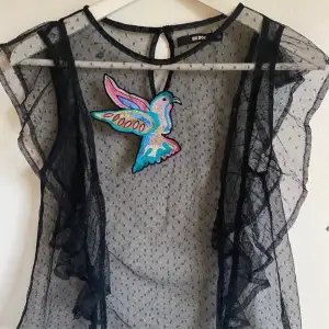 Fin mesh tröja från Bik Bok att ha över linnen, storlek xs/s💕 Kan mötas annars står köparen för frakt💕