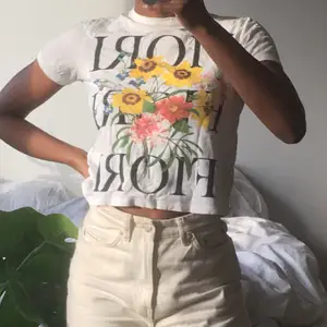 Härlig t-shirt från Zara!💐  säljs ej längre o butik💜