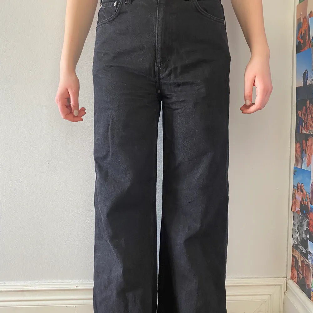 Svarta jeans i bra skick. Modellen ACE storlek w27 l30. Jeans & Byxor.