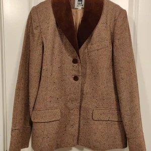 Äldre kavaj strl 38 - En äldre kavaj i strl 38 