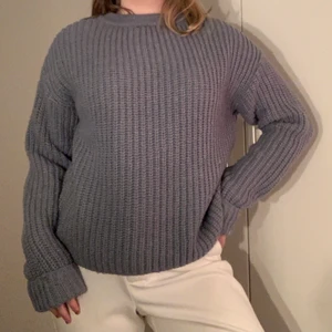 Stickad blå tröja - En stickad blå tröja från NA-KD, storlek M. 130 kr + ev frakt