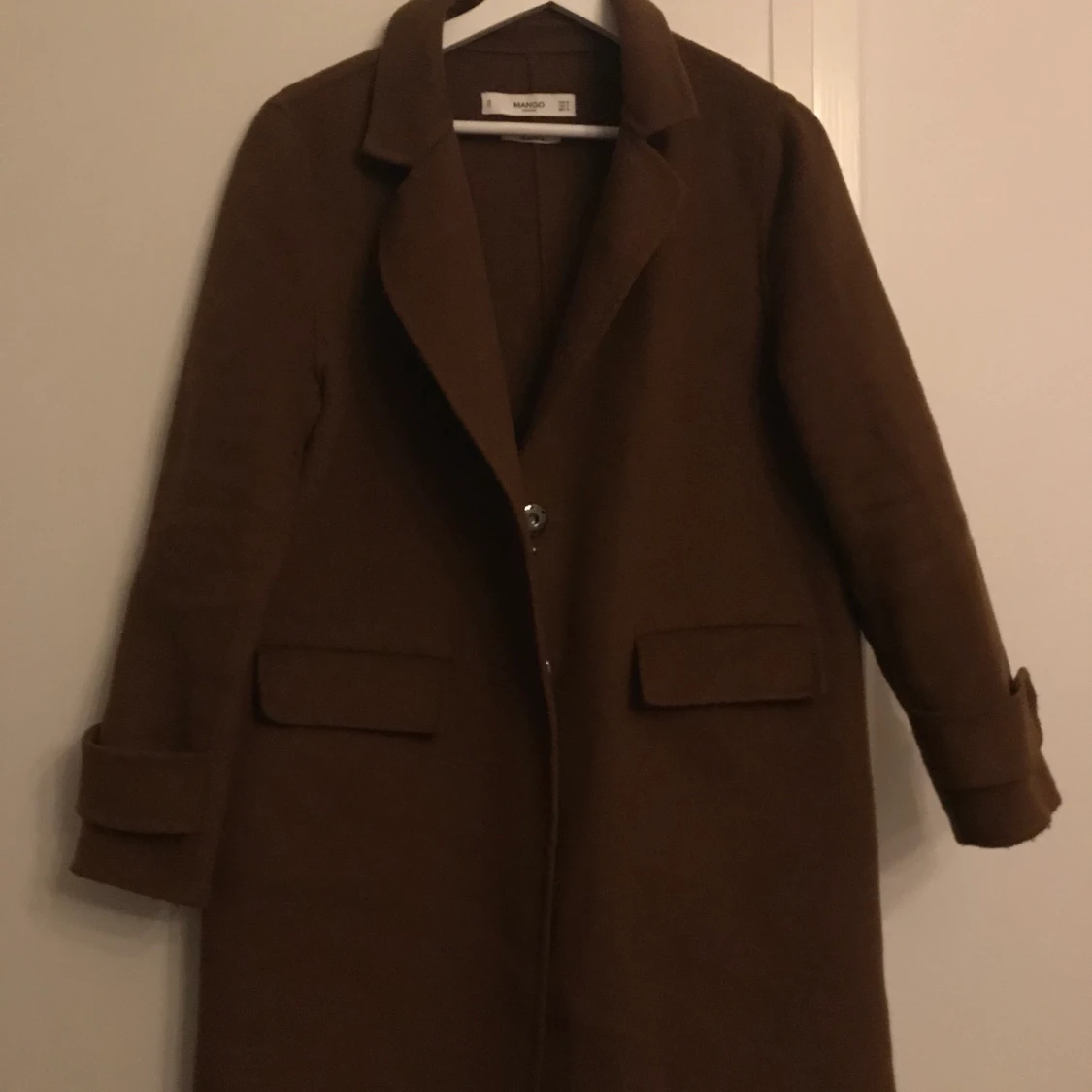 Brun kappa från mango i storlek M