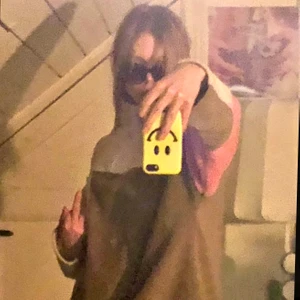 Fleecetröja  - Säljer ball fleecetröja från Monki, sparsamt använd. Kan mötas i Stockholm annars står köpare för frakt🌸 skriv privat för fler bilder eller frågor🥰