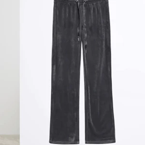 Velour trousers från Gina - Jättemysiga passar tjejer mellan 165-175, väldigt lite använd och jättesköna! Köparen står för frakt