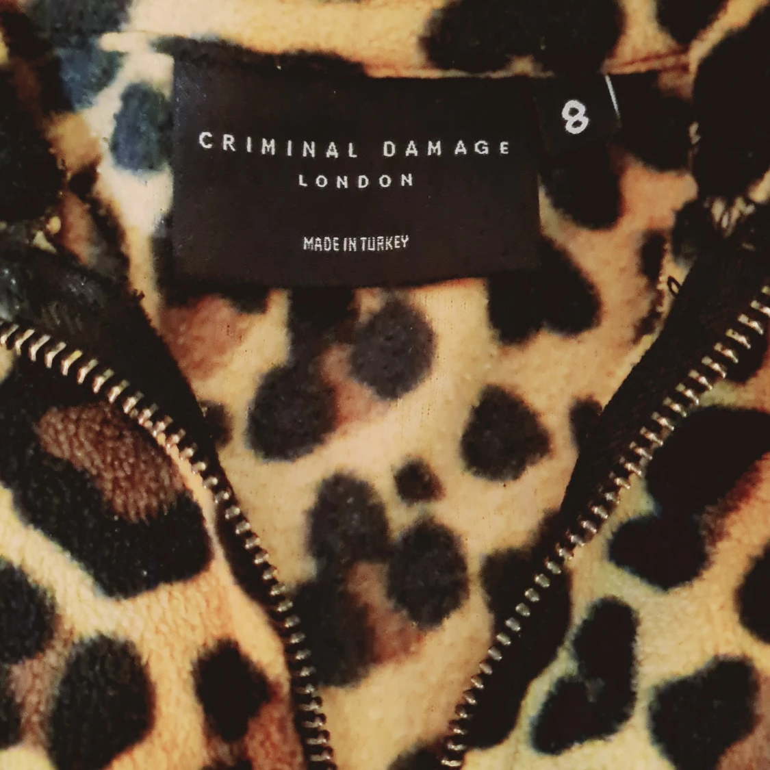 Criminal Damage - Leopardmönstrad fleece tröja i oversize-modell  - 91