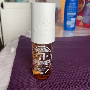 Brazilian crush Cheirosa. Hair& body - Jag vill sälja denna då den inte kmr mycket till användning då tar jag hAr köp andra parfymer.❤️🥰  166 kr för denna. 