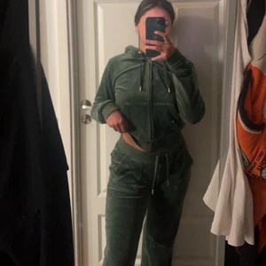 Juicy  couture - Bra skick, säljs pga det är stora i storleken dessa är storlek s, köptes för ungefär två månder sen från Nelly. 