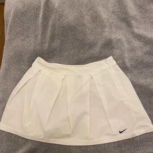 Nike vit kjol - Aldrig använd