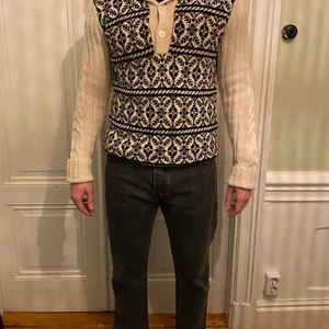 J.Lindeberg stickad tröja - Använts få gånger och är i bra skick, skriv om du har några frågor