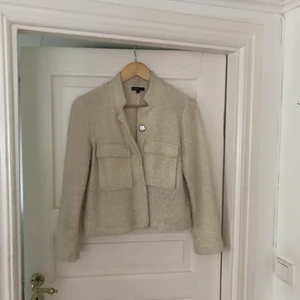 Vit blazer från Zoul /MQ - Fin, varm stickad blazer från Zoul, MQ