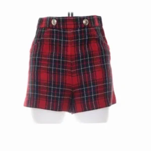 Zara shorts - Hej! Säljer dessa shorts från zara som är slutsålda! Sjukt snygga.