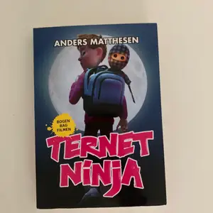 Sælger denne ternet Ninja bog 1 ( filmudgave ). Den er ligeså god som ny, ingen mærker.                                                                    Mindste pris : 50kr.           Ny pris : 150kr