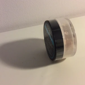 Smink - Jättefint vattenfast puder i från GOSH. Oöppnat såklart!