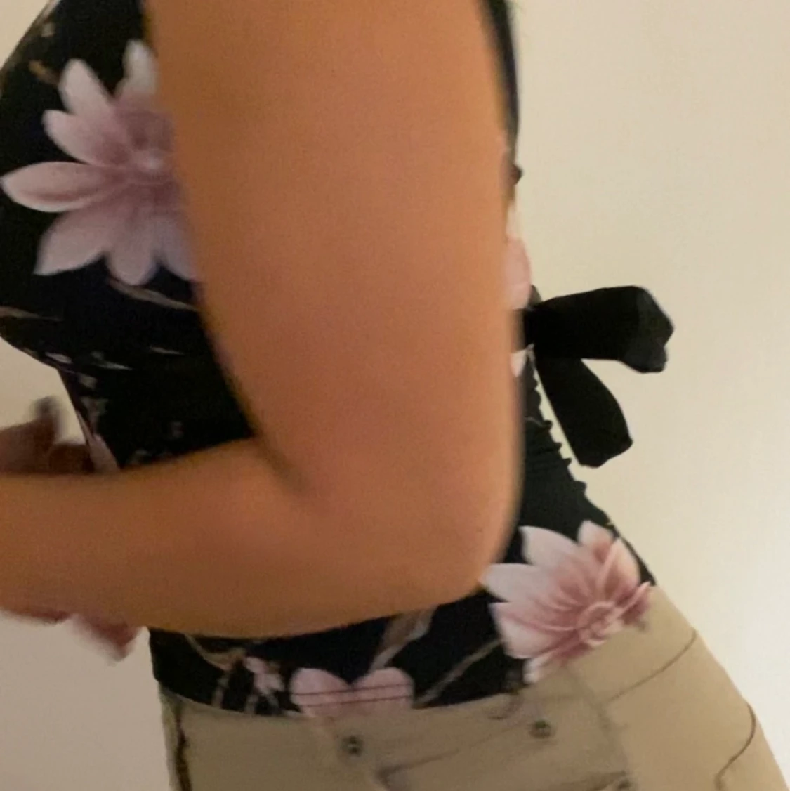 Blommig v-neck t-shirt  - 91