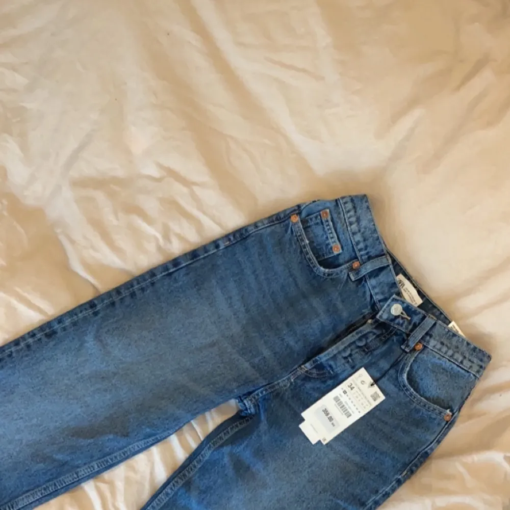Galet snygga slutsålda jeans från zara💕Storlek 34✨. Jeans & Byxor.