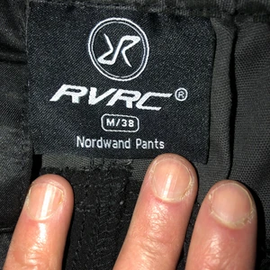 Revolutionen race  - Nya revolutionen race fritidsbyxor i storlek M kan skickas med spårbart 66kr vill ha 350kr för dom 