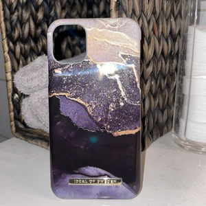 Ideal of sweden skal iphone 11 - Till iphone 11, nyskick! Använt bara några få gånger💕